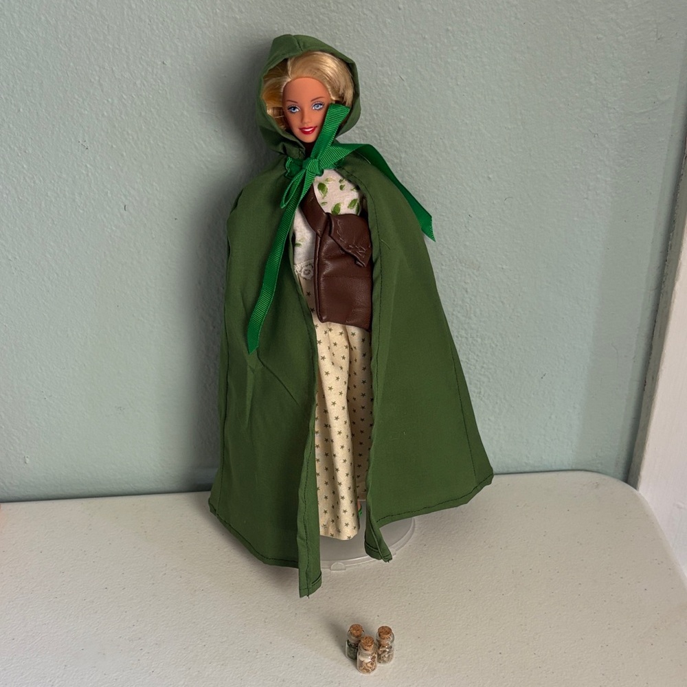 1999 Mattel Swimming Champion Barbie as Helena the Herbalist